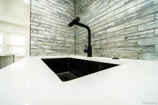 16240 Washburn Street, Detroit, MI 48221