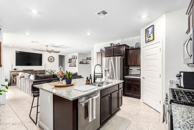 315 W Aberdeen Street, Vail, AZ 85641