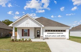 102 Crescent Row, Broussard, LA 70518
