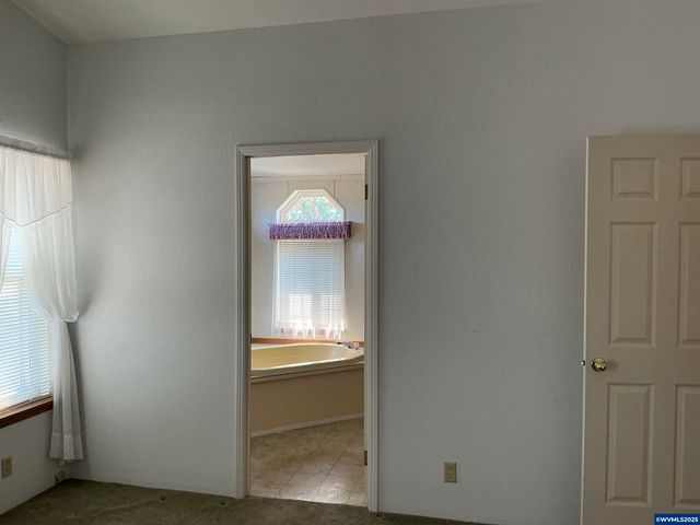5422 Portland #143 Rd NE 143, Salem, OR 97305
