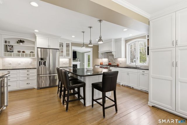 10 Ryans Way, Burlington, CT 06013