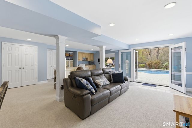 10 Ryans Way, Burlington, CT 06013