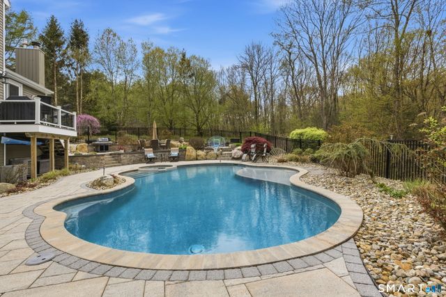 10 Ryans Way, Burlington, CT 06013