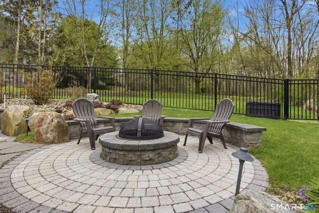 10 Ryans Way, Burlington, CT 06013