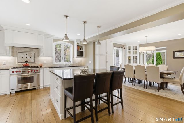 10 Ryans Way, Burlington, CT 06013
