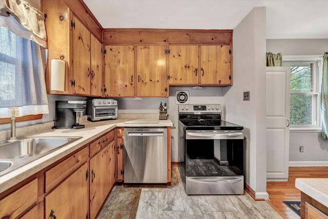 5240 Grandin Road Ext, Roanoke, VA 24018