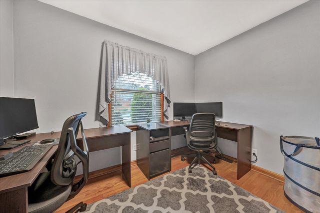 5240 Grandin Road Ext, Roanoke, VA 24018