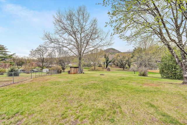 5240 Grandin Road Ext, Roanoke, VA 24018