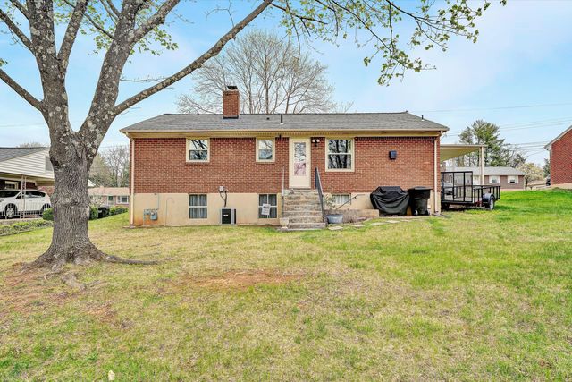 5240 Grandin Road Ext, Roanoke, VA 24018