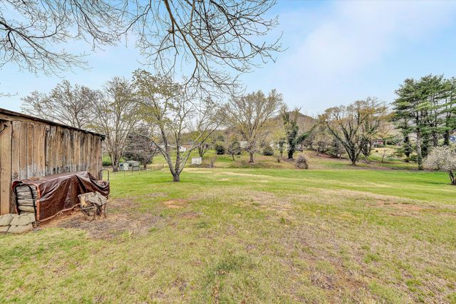 5240 Grandin Road Ext, Roanoke, VA 24018