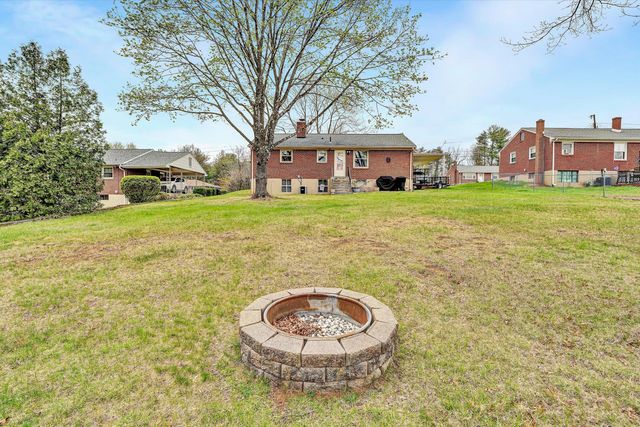 5240 Grandin Road Ext, Roanoke, VA 24018