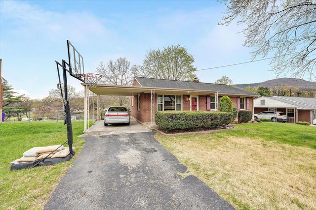 5240 Grandin Road Ext, Roanoke, VA 24018