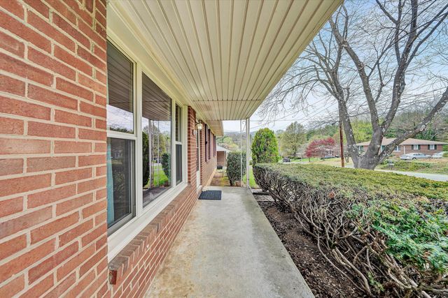 5240 Grandin Road Ext, Roanoke, VA 24018