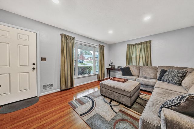 5240 Grandin Road Ext, Roanoke, VA 24018