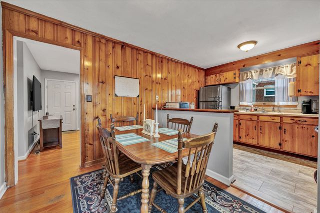 5240 Grandin Road Ext, Roanoke, VA 24018