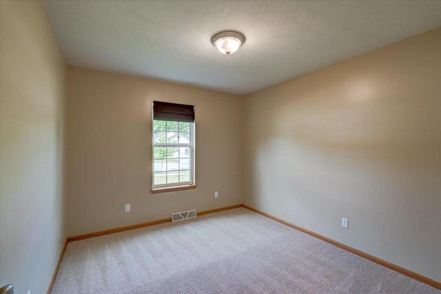 862 Stonefield Drive, Edgerton, WI 53534