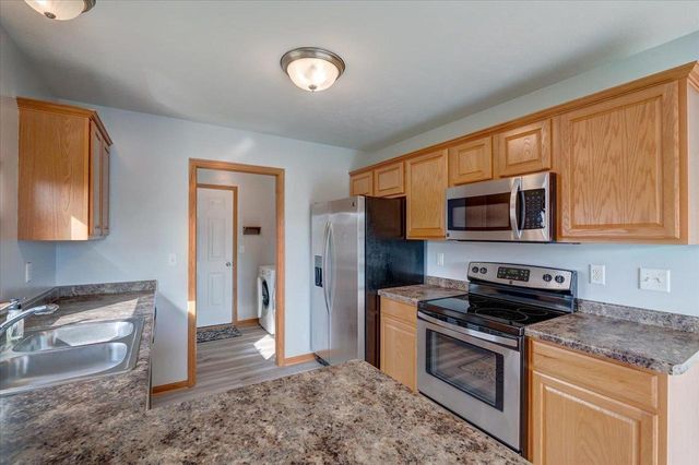 862 Stonefield Drive, Edgerton, WI 53534