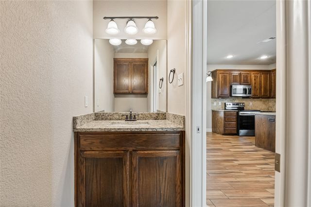 4904 Ridglea Hills Court, Fort Worth, TX 76116