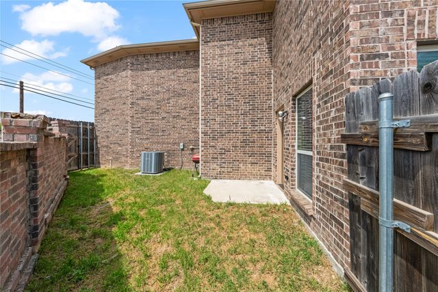 4904 Ridglea Hills Court, Fort Worth, TX 76116