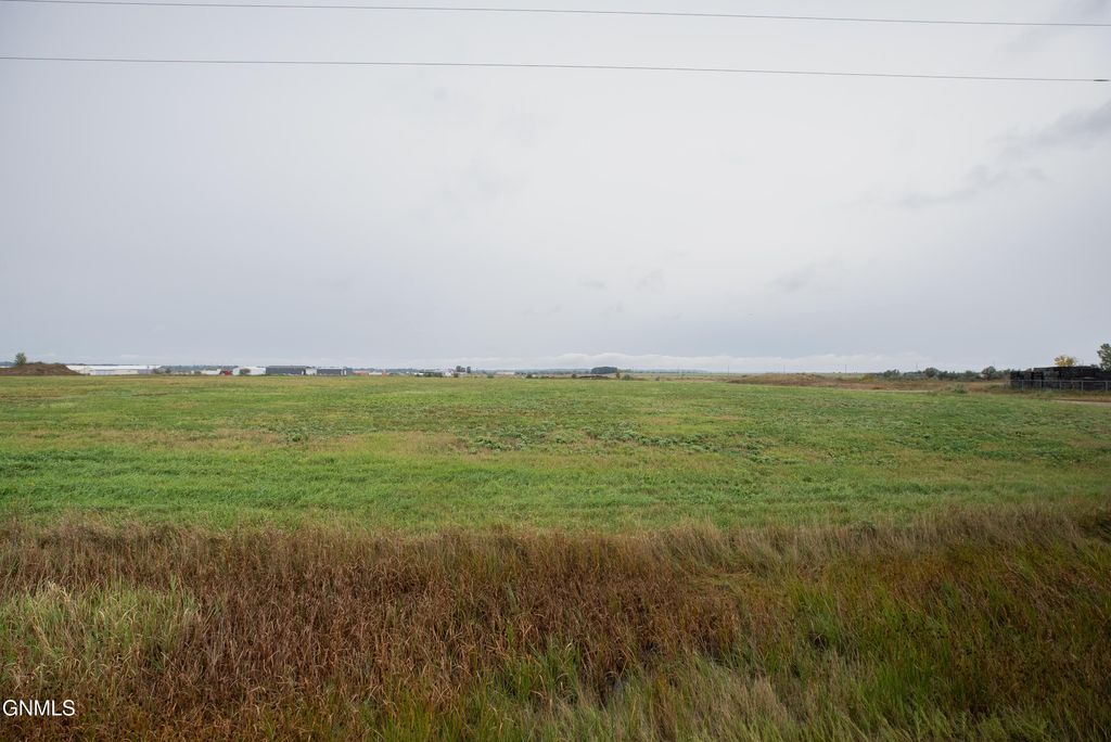 1434 Saber Loop, Bismarck, ND 58504 photo 19