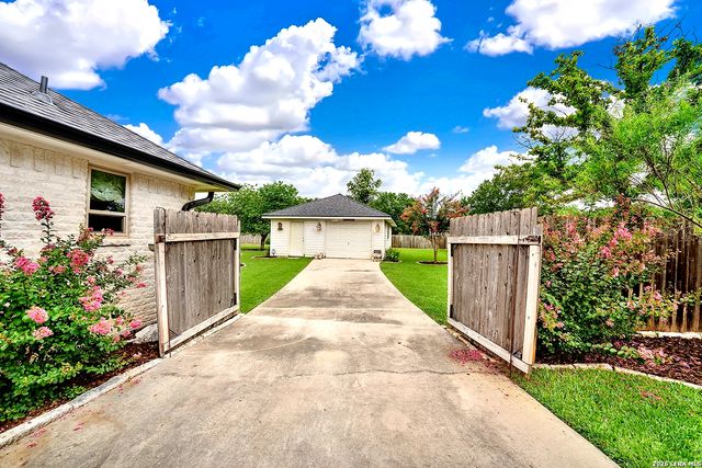 1742 OLD MARION RD, New Braunfels, TX 78130