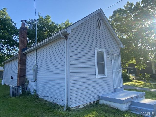 225 E Arlee Avenue, St Louis, MO 63125
