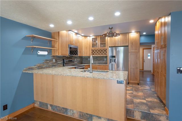 5307 Karen Isle Drive, Willoughby, OH 44094