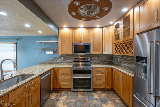 5307 Karen Isle Drive, Willoughby, OH 44094
