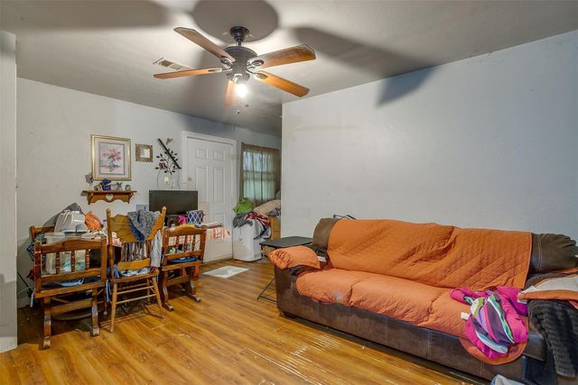 1109 Chase Avenue, Cleburne, TX 76031