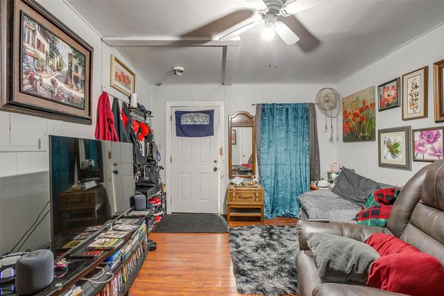 1109 Chase Avenue, Cleburne, TX 76031