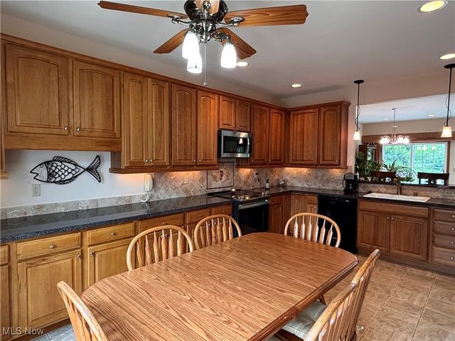 27224 Emerald Oval N, Olmsted Twp, OH 44138