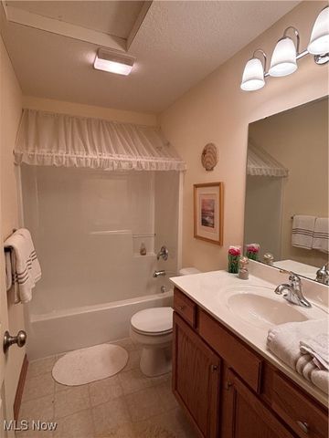 27224 Emerald Oval N, Olmsted Twp, OH 44138