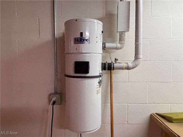 27224 Emerald Oval N, Olmsted Twp, OH 44138