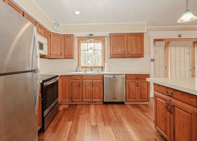 125 Pinecrest Road, Litchfield, NH 03052