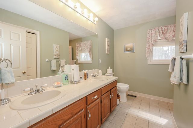 125 Pinecrest Road, Litchfield, NH 03052