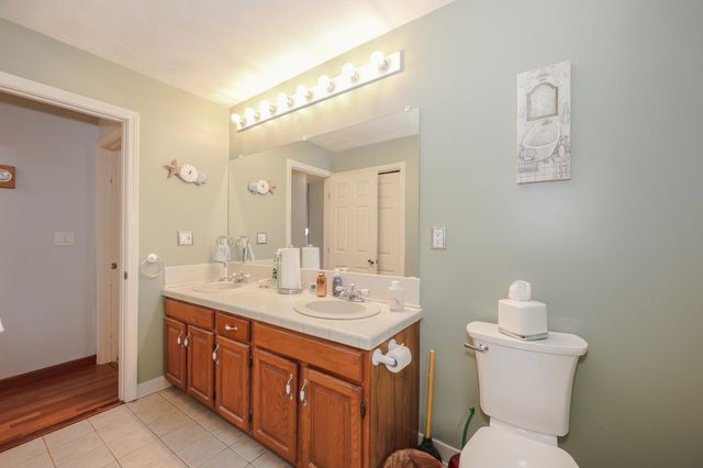 125 Pinecrest Road, Litchfield, NH 03052