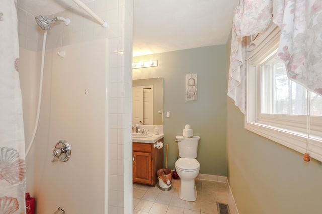 125 Pinecrest Road, Litchfield, NH 03052