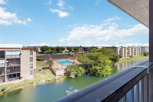 8895 Fontainebleau Blvd 504, Miami, FL 33172