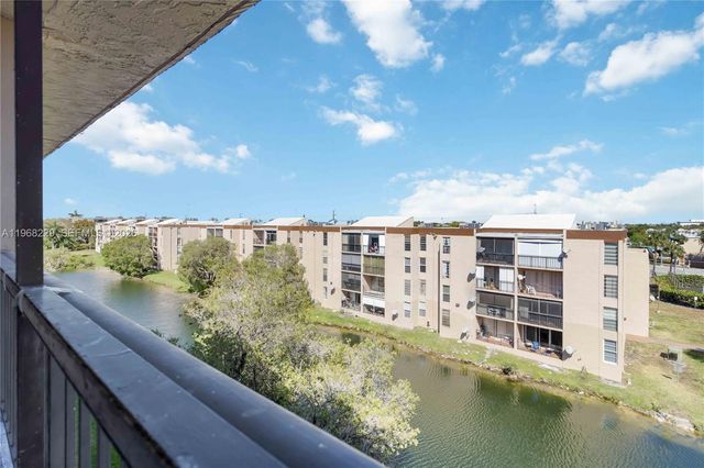 8895 Fontainebleau Blvd 504, Miami, FL 33172