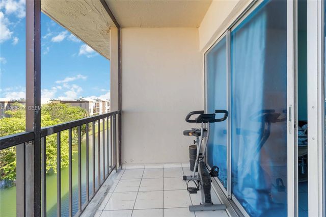 8895 Fontainebleau Blvd 504, Miami, FL 33172