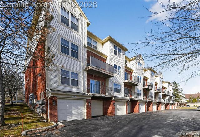 468 Village Lane 3, Milford, MI 48381