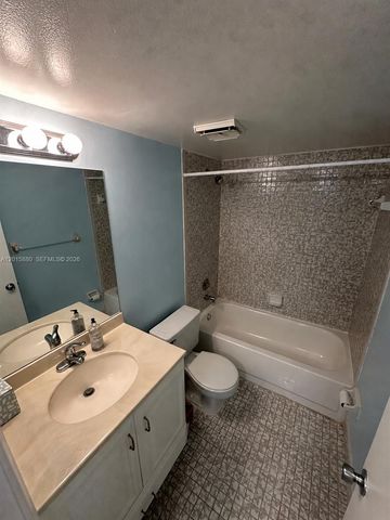 6800 Cypress Rd 415, Plantation, FL 33317