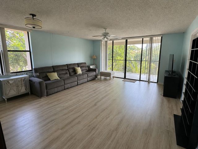 6800 Cypress Rd 415, Plantation, FL 33317