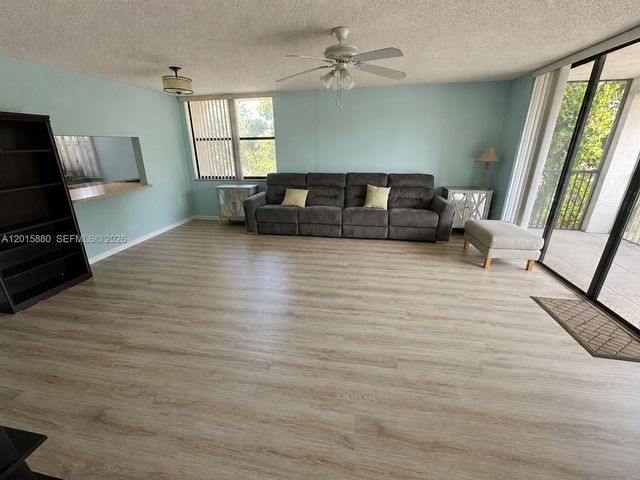 6800 Cypress Rd 415, Plantation, FL 33317