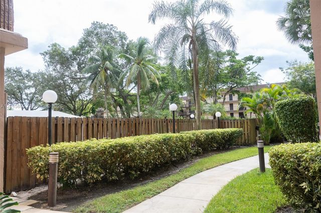 6800 Cypress Rd 415, Plantation, FL 33317