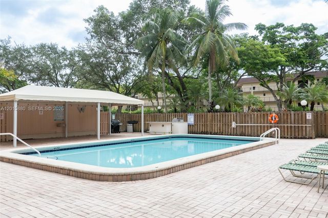 6800 Cypress Rd 415, Plantation, FL 33317