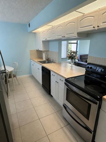 6800 Cypress Rd 415, Plantation, FL 33317