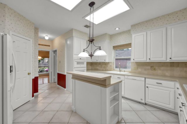 92 S Bonneymead Circle, The Woodlands, TX 77381