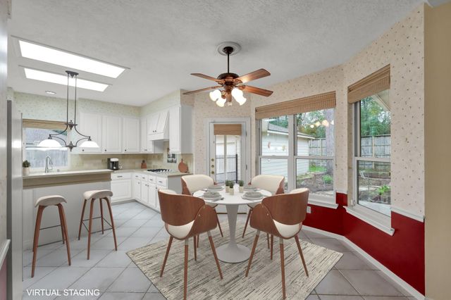 92 S Bonneymead Circle, The Woodlands, TX 77381