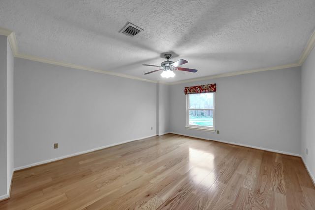 92 S Bonneymead Circle, The Woodlands, TX 77381